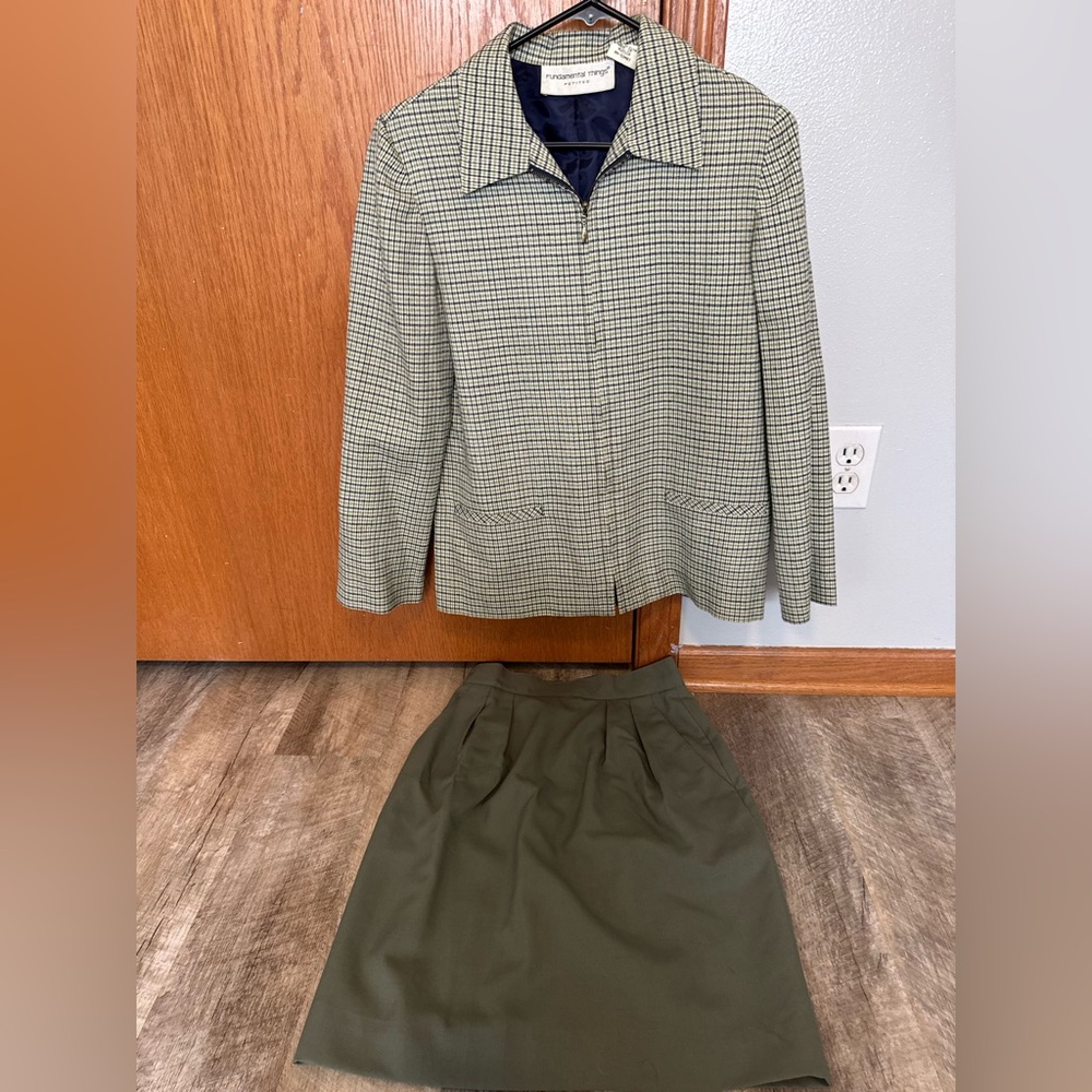 Ladies 8P suit- solid green skirt, green/navy hounds tooth jacket gently used